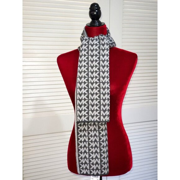 NWT Michael Kors Women's Knit Scarf Gray Silver Shimmer One Size 870 - Picture 3 of 6